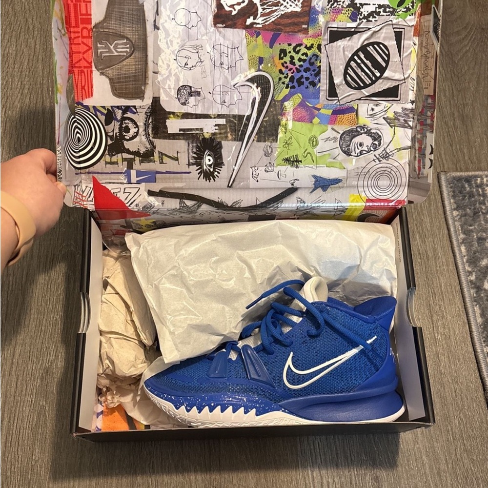Kyrie 7 FA21 Blue And White NEVER WORN!